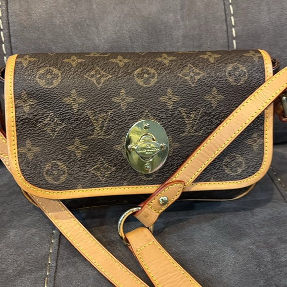 Authentic Louis Vuitton Monogram Tikal Shoulder Bag *READ* - Picture 3 of 15